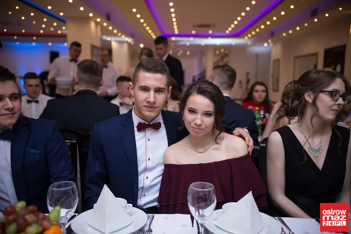 Studniówka maturzystów LO im. M. Kopernika (zdjęcia, wideo)