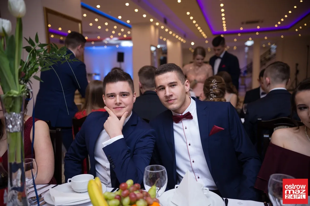 Studniówka maturzystów LO im. M. Kopernika (zdjęcia, wideo)