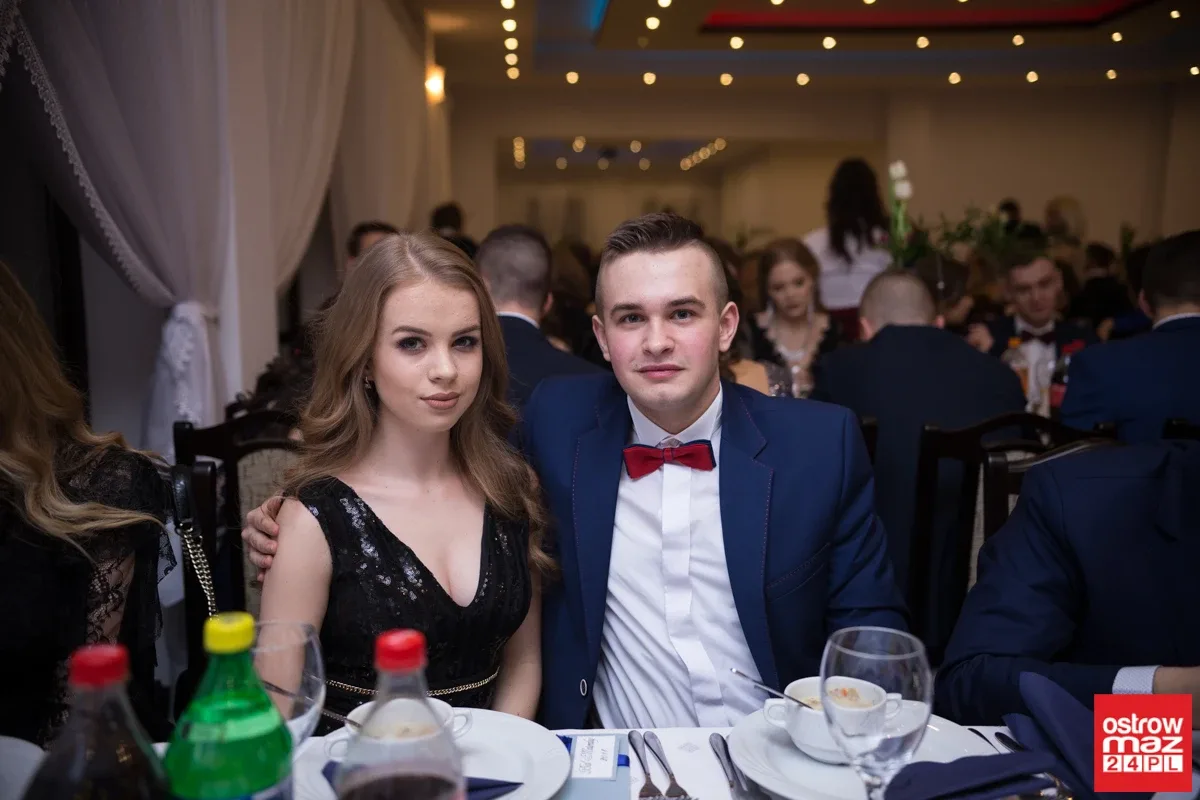Studniówka maturzystów LO im. M. Kopernika (zdjęcia, wideo)