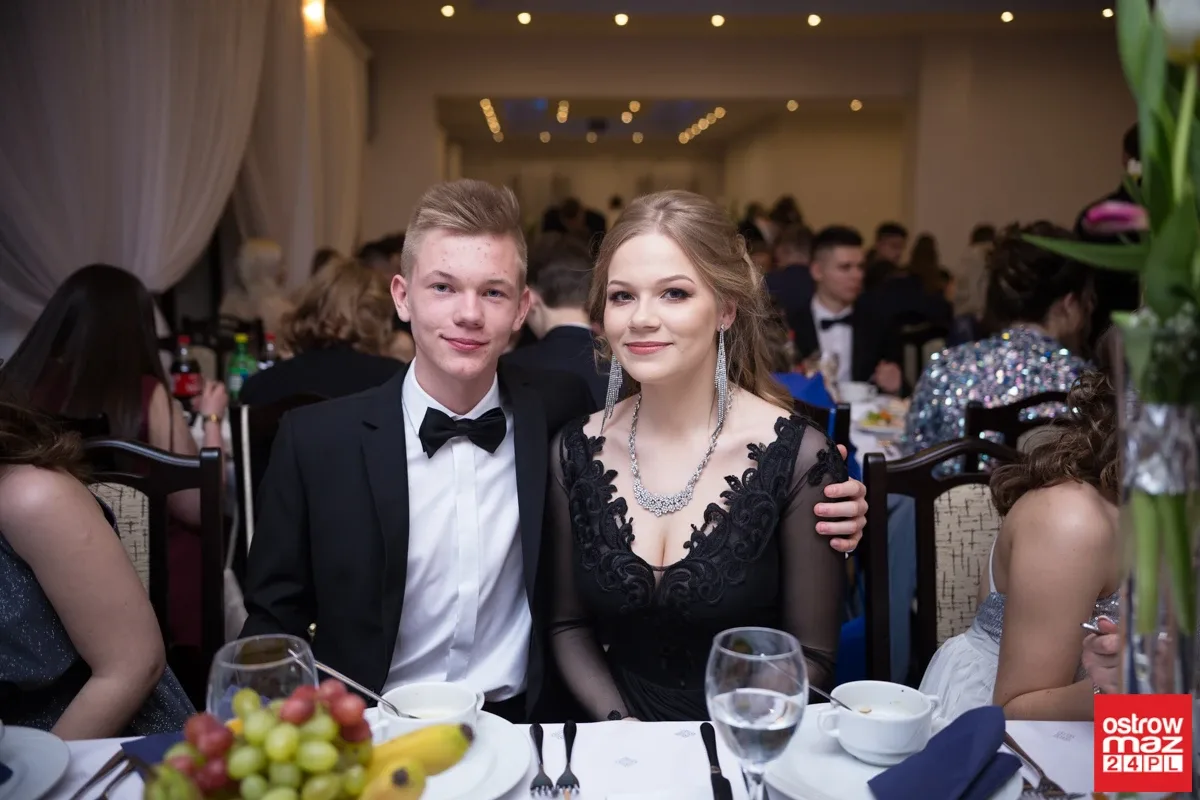 Studniówka maturzystów LO im. M. Kopernika (zdjęcia, wideo)