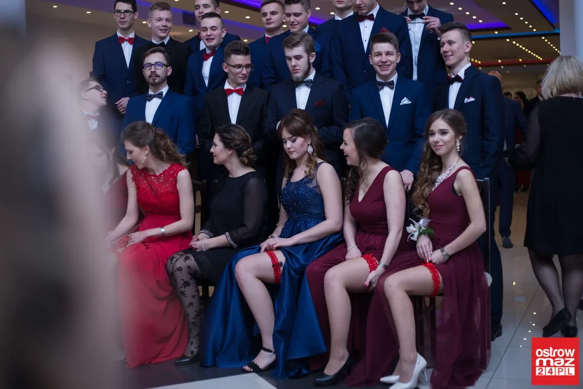 Studniówka maturzystów LO im. M. Kopernika (zdjęcia, wideo)