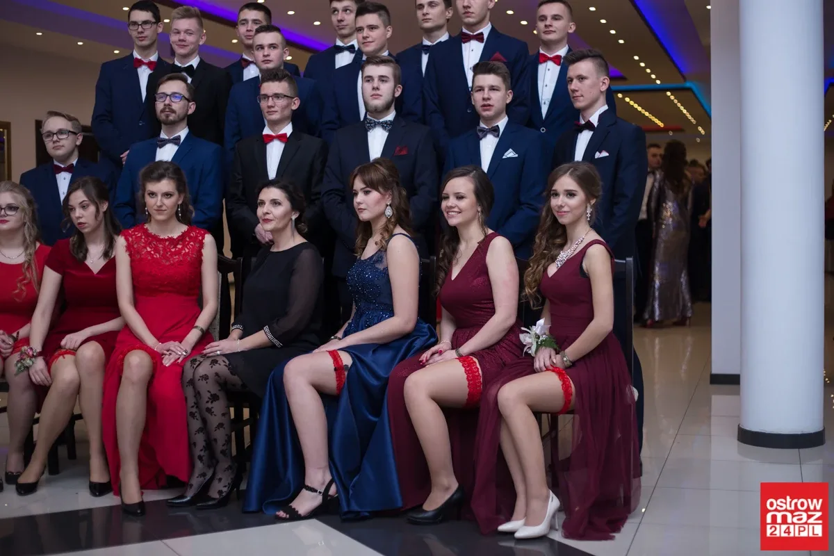 Studniówka maturzystów LO im. M. Kopernika (zdjęcia, wideo)