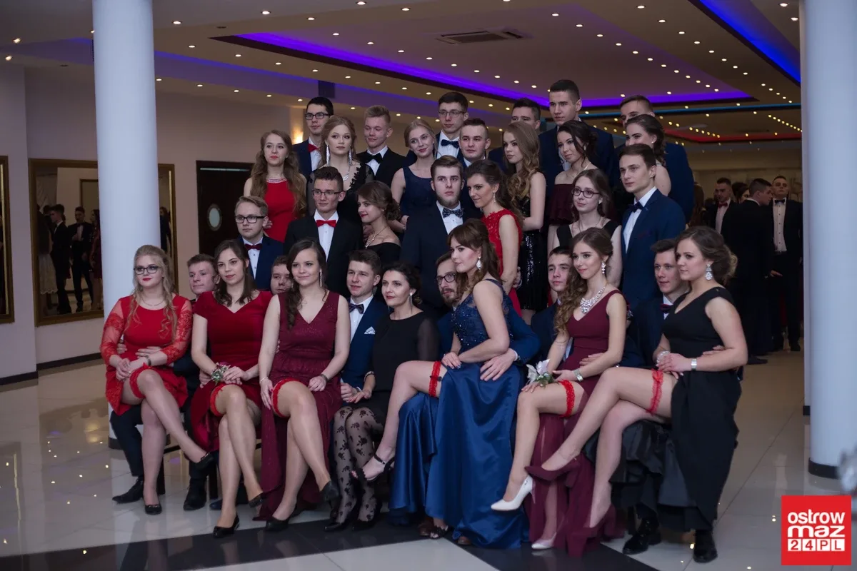 Studniówka maturzystów LO im. M. Kopernika (zdjęcia, wideo)