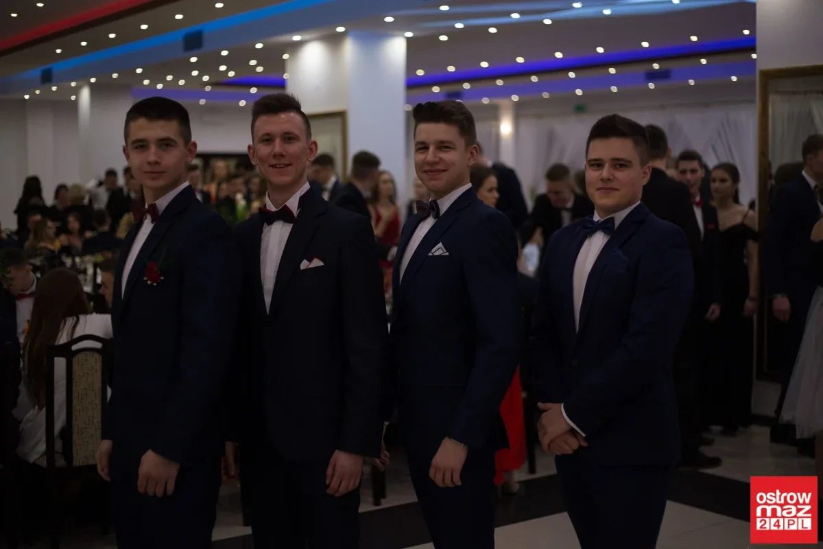 Studniówka maturzystów LO im. M. Kopernika (zdjęcia, wideo)