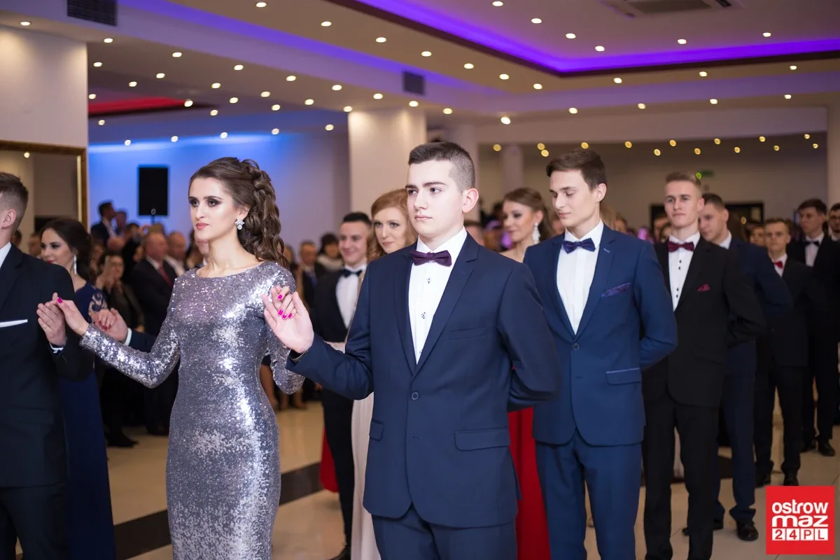 Studniówka maturzystów LO im. M. Kopernika (zdjęcia, wideo)
