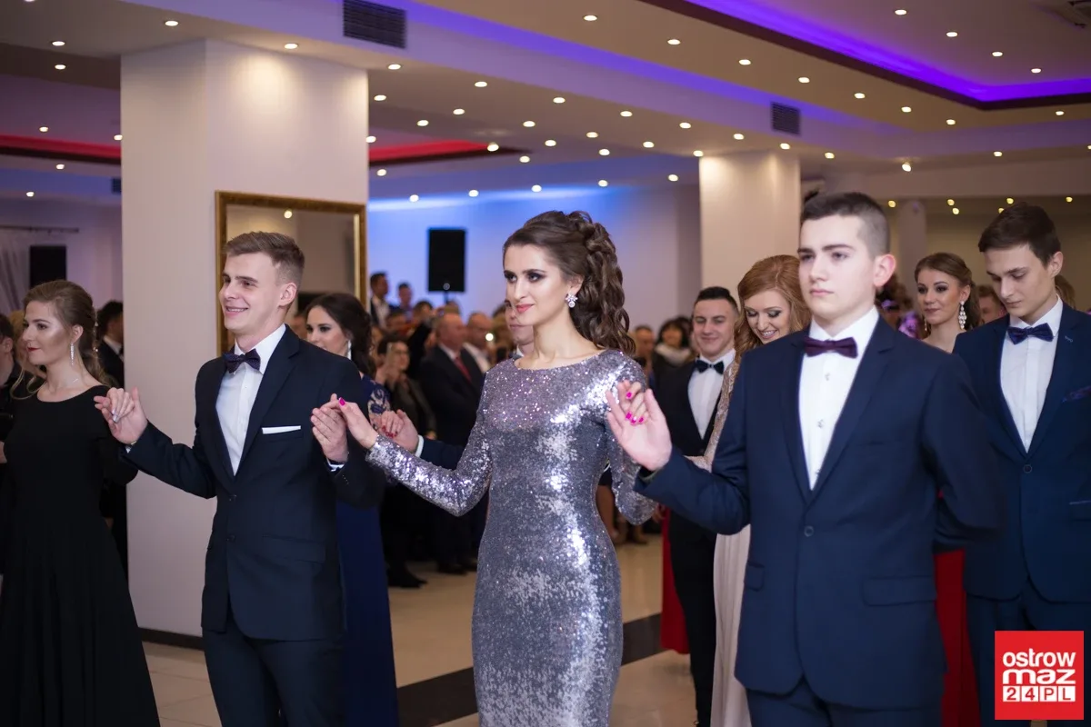 Studniówka maturzystów LO im. M. Kopernika (zdjęcia, wideo)