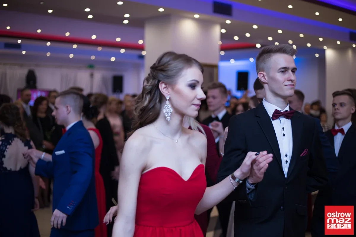 Studniówka maturzystów LO im. M. Kopernika (zdjęcia, wideo)