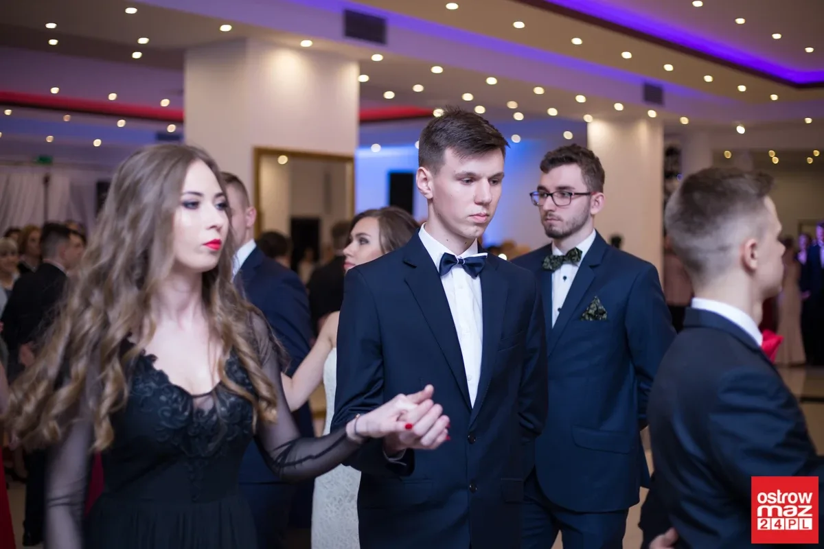 Studniówka maturzystów LO im. M. Kopernika (zdjęcia, wideo)