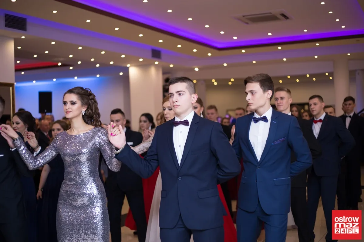 Studniówka maturzystów LO im. M. Kopernika (zdjęcia, wideo)