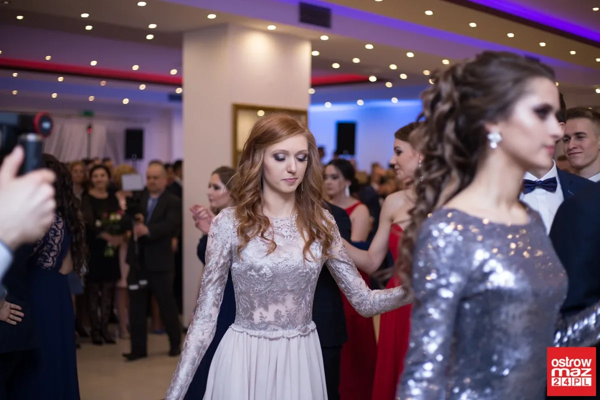 Studniówka maturzystów LO im. M. Kopernika (zdjęcia, wideo)