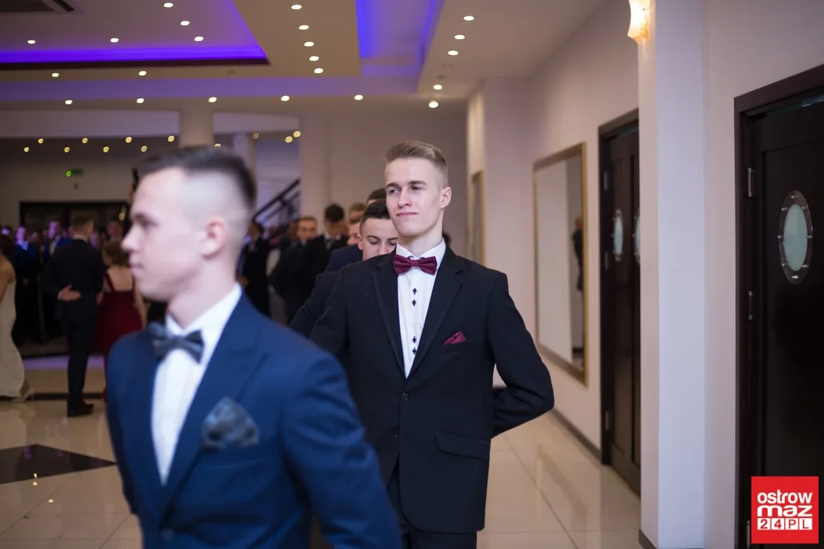Studniówka maturzystów LO im. M. Kopernika (zdjęcia, wideo)
