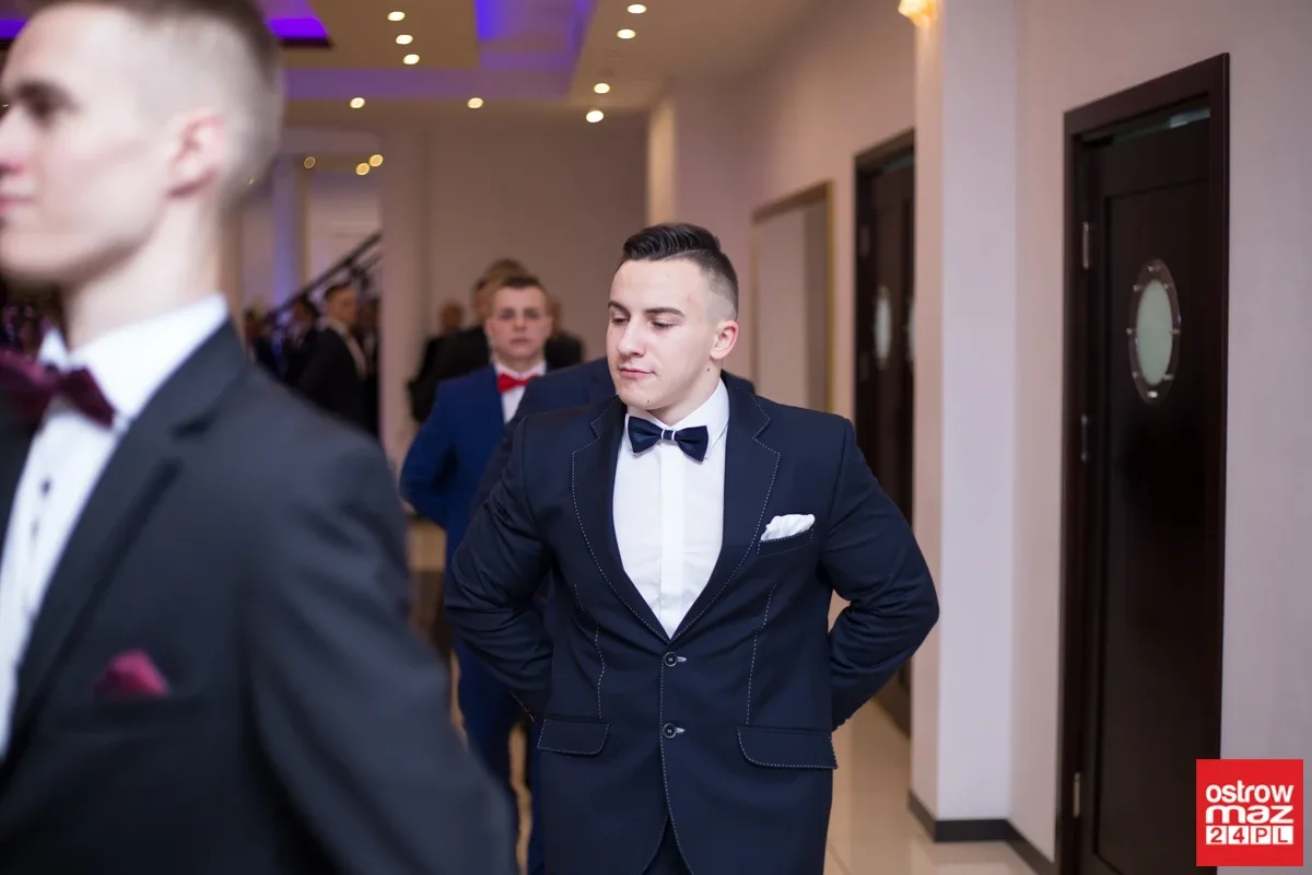 Studniówka maturzystów LO im. M. Kopernika (zdjęcia, wideo)