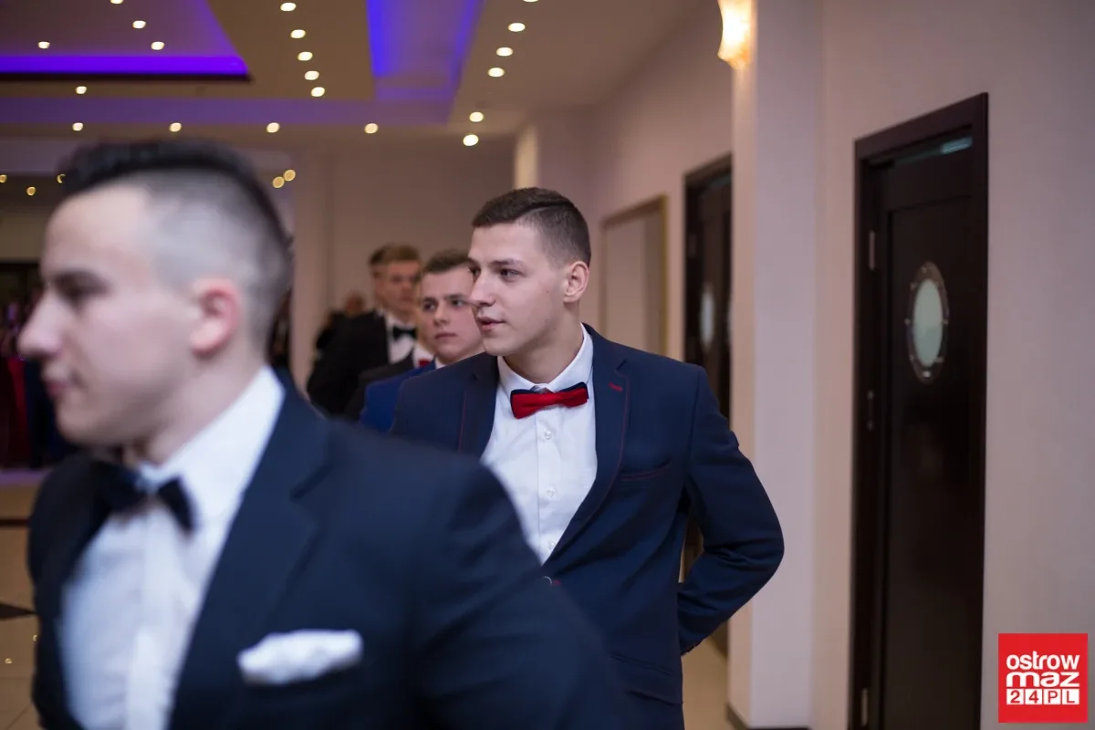 Studniówka maturzystów LO im. M. Kopernika (zdjęcia, wideo)