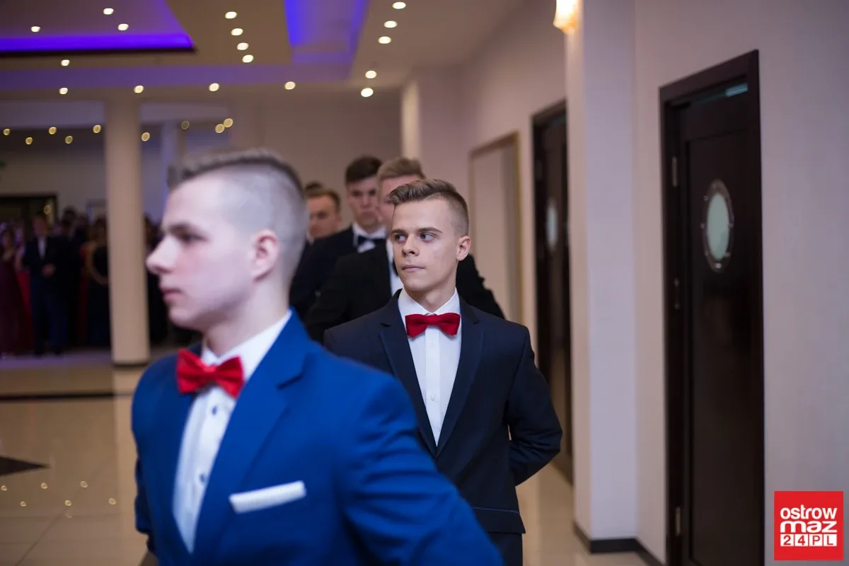 Studniówka maturzystów LO im. M. Kopernika (zdjęcia, wideo)