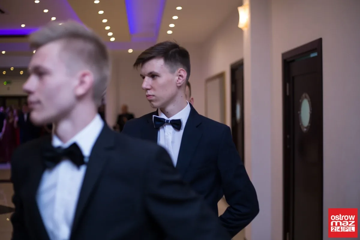 Studniówka maturzystów LO im. M. Kopernika (zdjęcia, wideo)