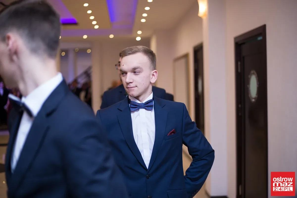 Studniówka maturzystów LO im. M. Kopernika (zdjęcia, wideo)