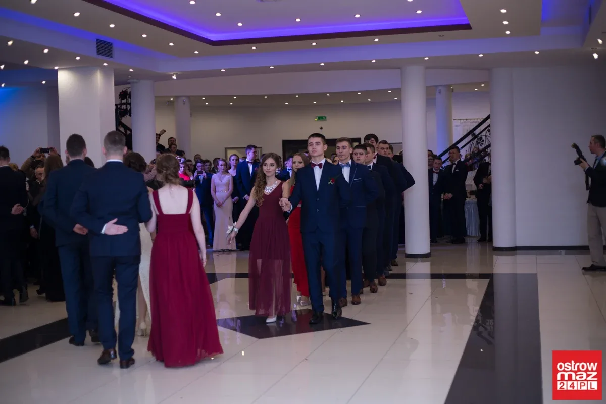 Studniówka maturzystów LO im. M. Kopernika (zdjęcia, wideo)