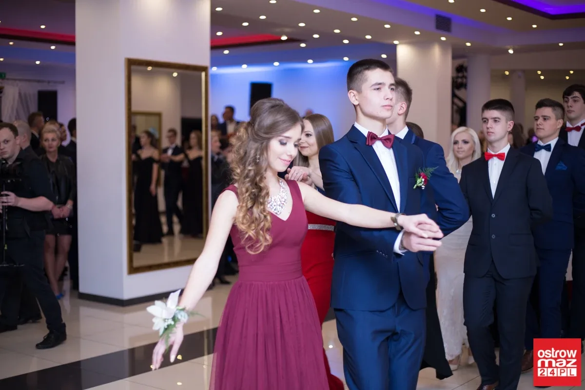 Studniówka maturzystów LO im. M. Kopernika (zdjęcia, wideo)