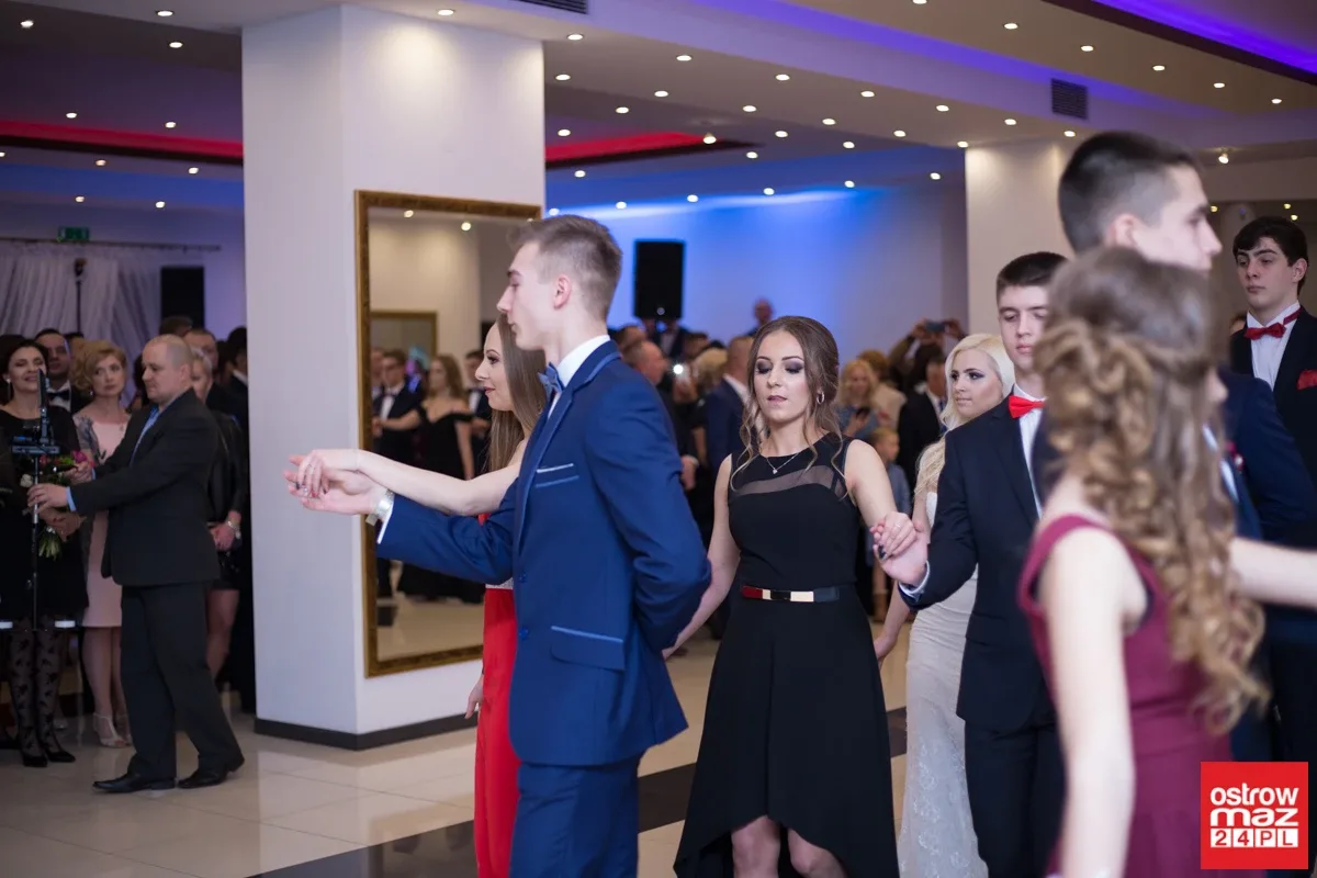 Studniówka maturzystów LO im. M. Kopernika (zdjęcia, wideo)
