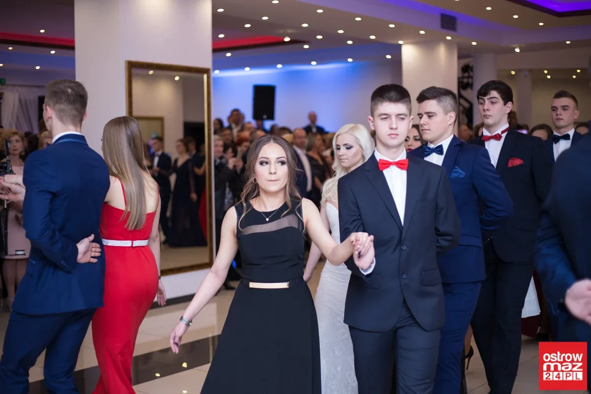 Studniówka maturzystów LO im. M. Kopernika (zdjęcia, wideo)