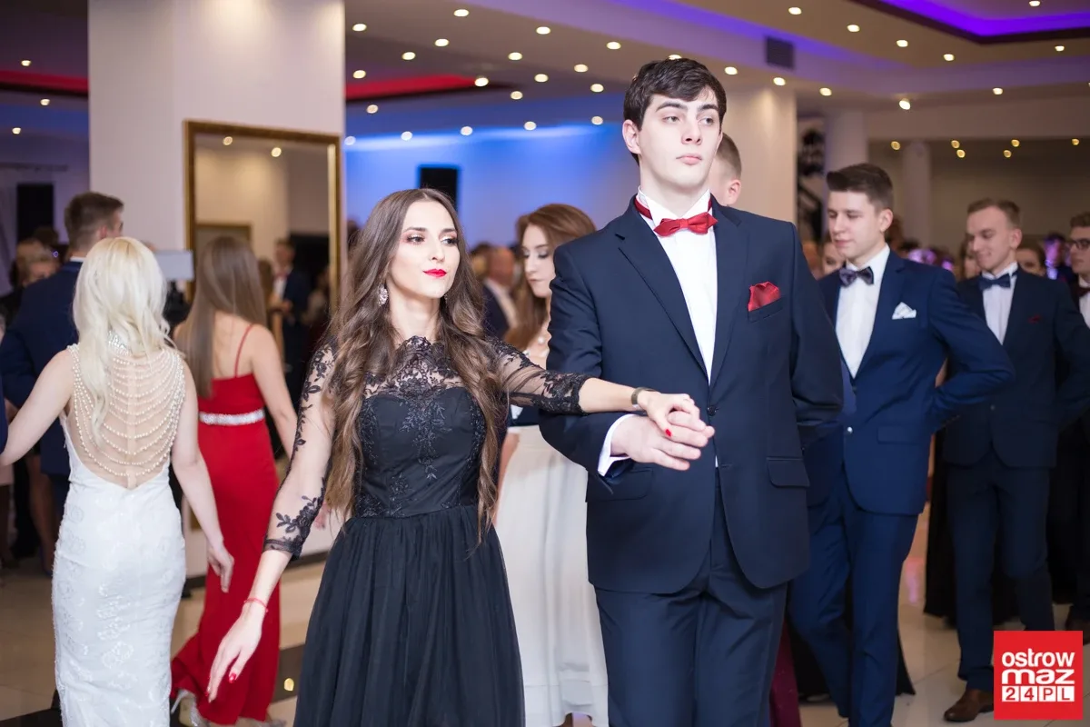 Studniówka maturzystów LO im. M. Kopernika (zdjęcia, wideo)