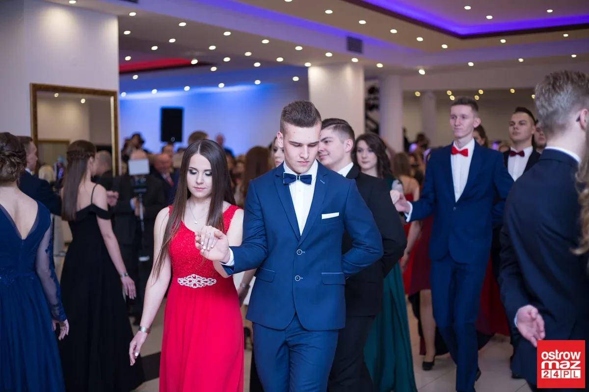 Studniówka maturzystów LO im. M. Kopernika (zdjęcia, wideo)