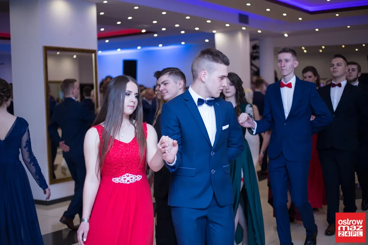Studniówka maturzystów LO im. M. Kopernika (zdjęcia, wideo)