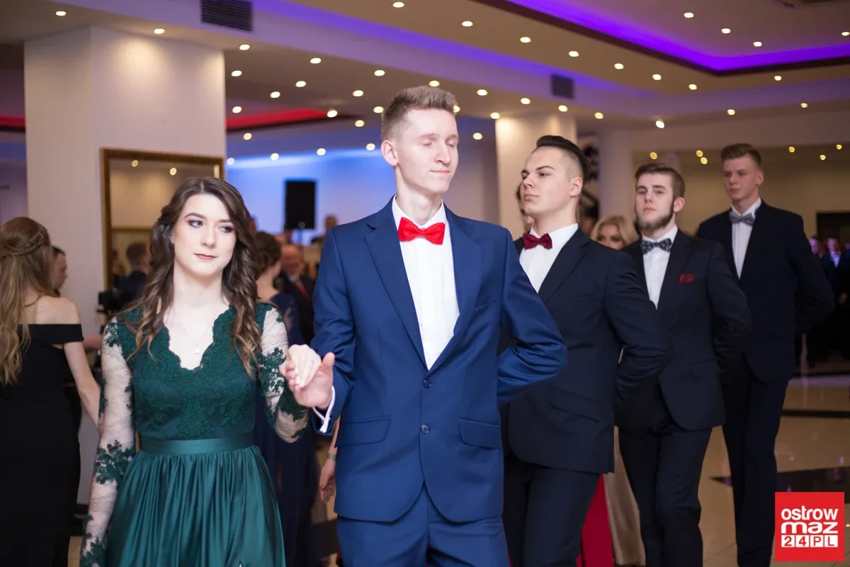 Studniówka maturzystów LO im. M. Kopernika (zdjęcia, wideo)