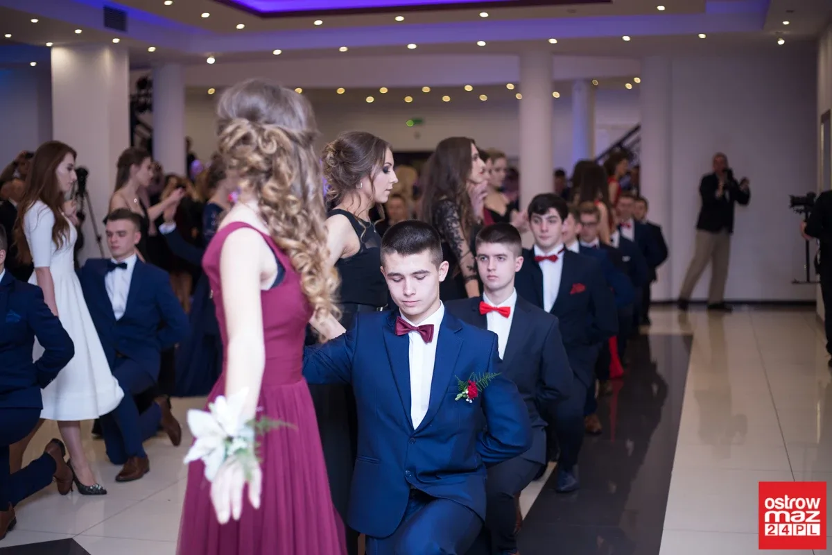 Studniówka maturzystów LO im. M. Kopernika (zdjęcia, wideo)