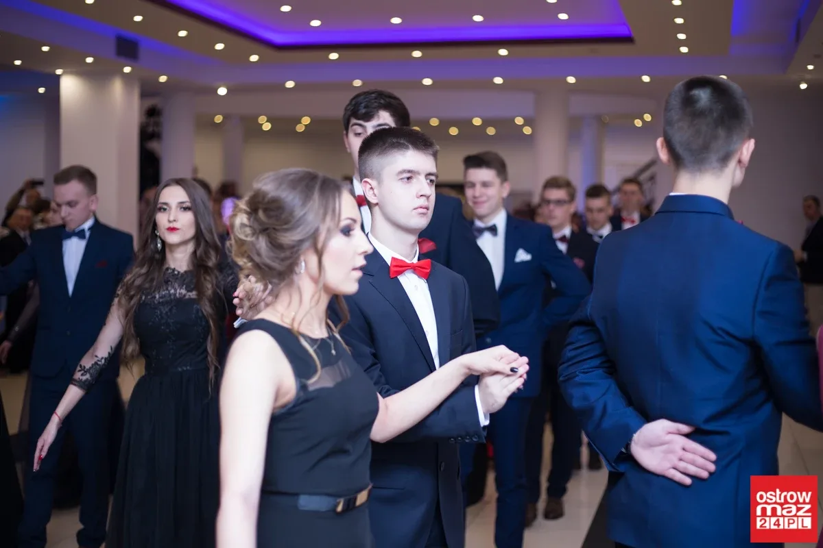 Studniówka maturzystów LO im. M. Kopernika (zdjęcia, wideo)
