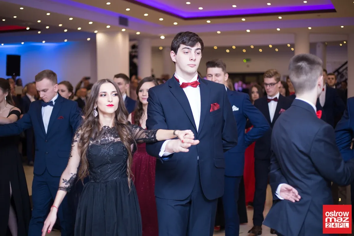 Studniówka maturzystów LO im. M. Kopernika (zdjęcia, wideo)