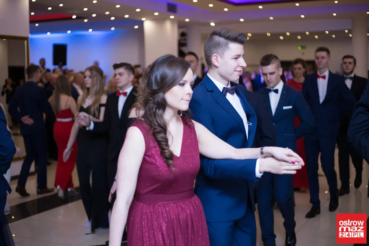 Studniówka maturzystów LO im. M. Kopernika (zdjęcia, wideo)