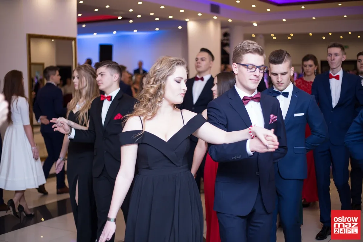 Studniówka maturzystów LO im. M. Kopernika (zdjęcia, wideo)