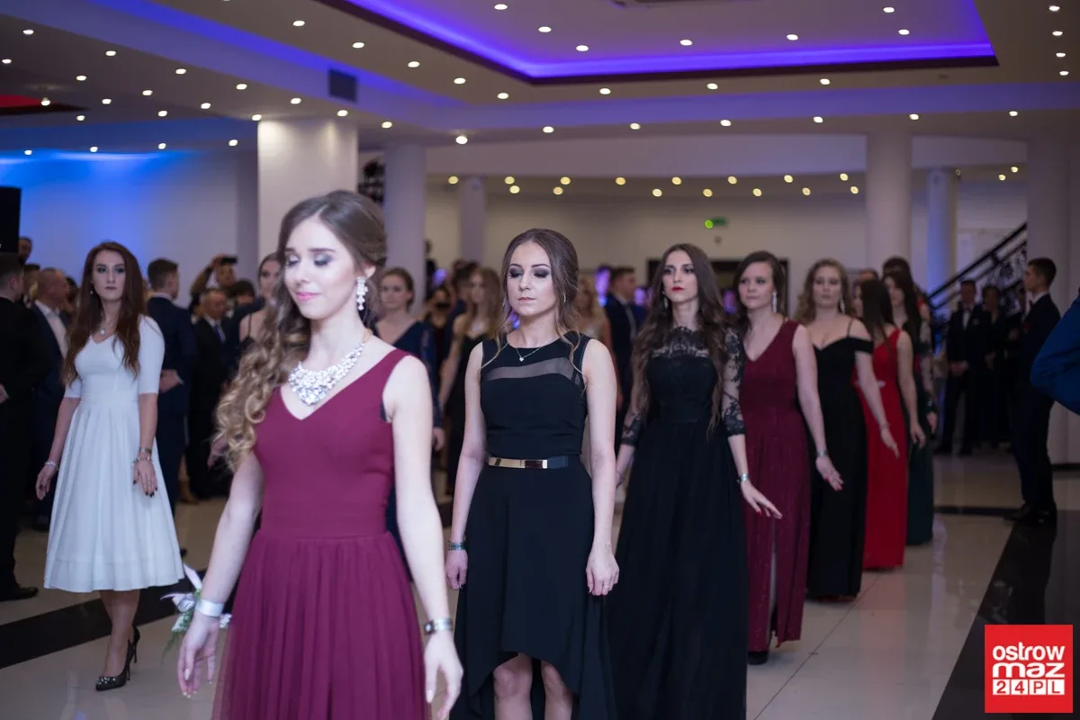 Studniówka maturzystów LO im. M. Kopernika (zdjęcia, wideo)