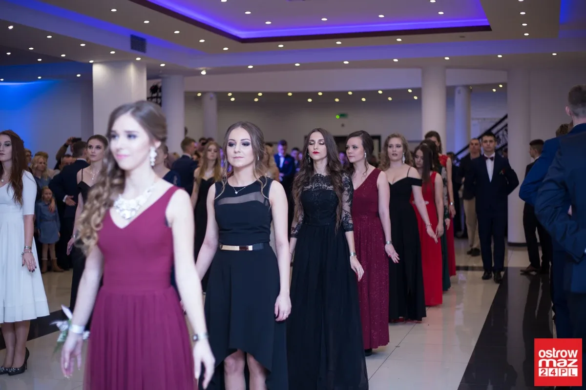 Studniówka maturzystów LO im. M. Kopernika (zdjęcia, wideo)