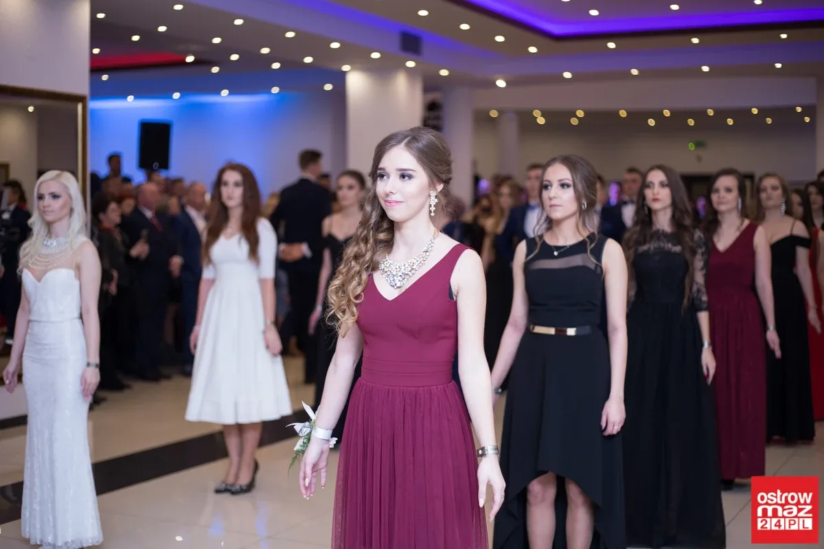 Studniówka maturzystów LO im. M. Kopernika (zdjęcia, wideo)