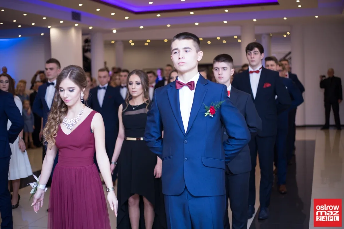 Studniówka maturzystów LO im. M. Kopernika (zdjęcia, wideo)