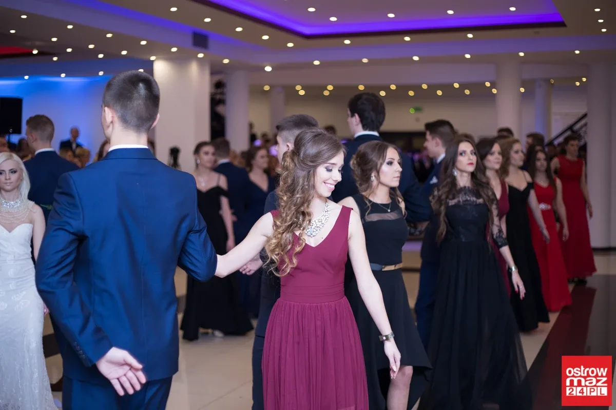 Studniówka maturzystów LO im. M. Kopernika (zdjęcia, wideo)