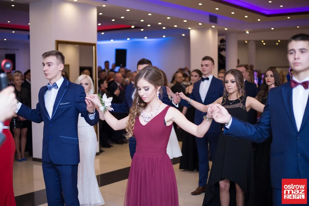 Studniówka maturzystów LO im. M. Kopernika (zdjęcia, wideo)