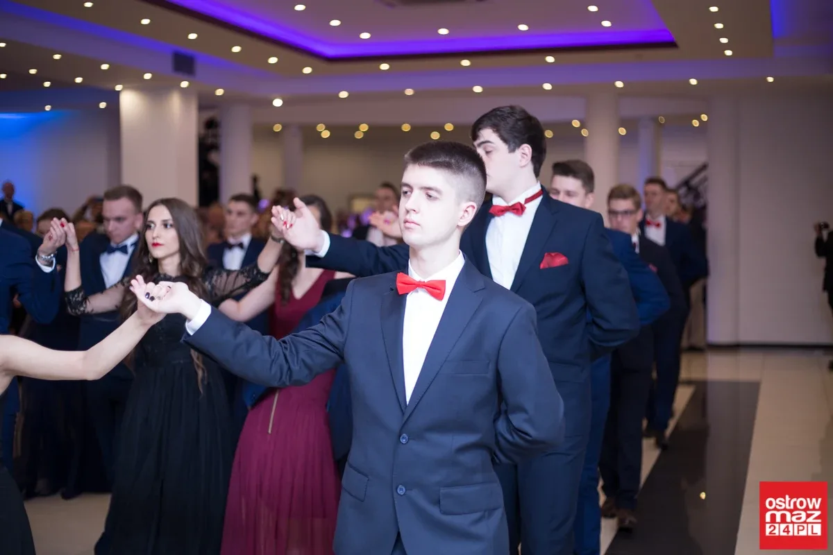 Studniówka maturzystów LO im. M. Kopernika (zdjęcia, wideo)