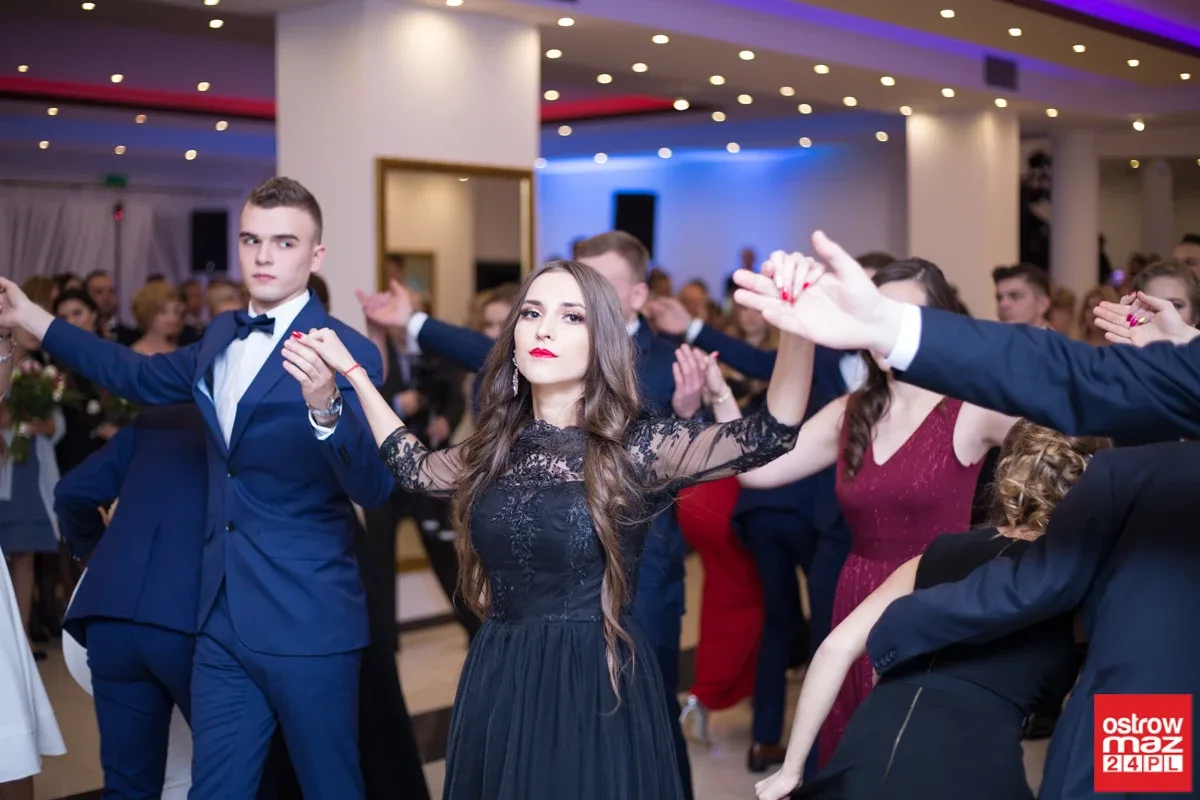Studniówka maturzystów LO im. M. Kopernika (zdjęcia, wideo)
