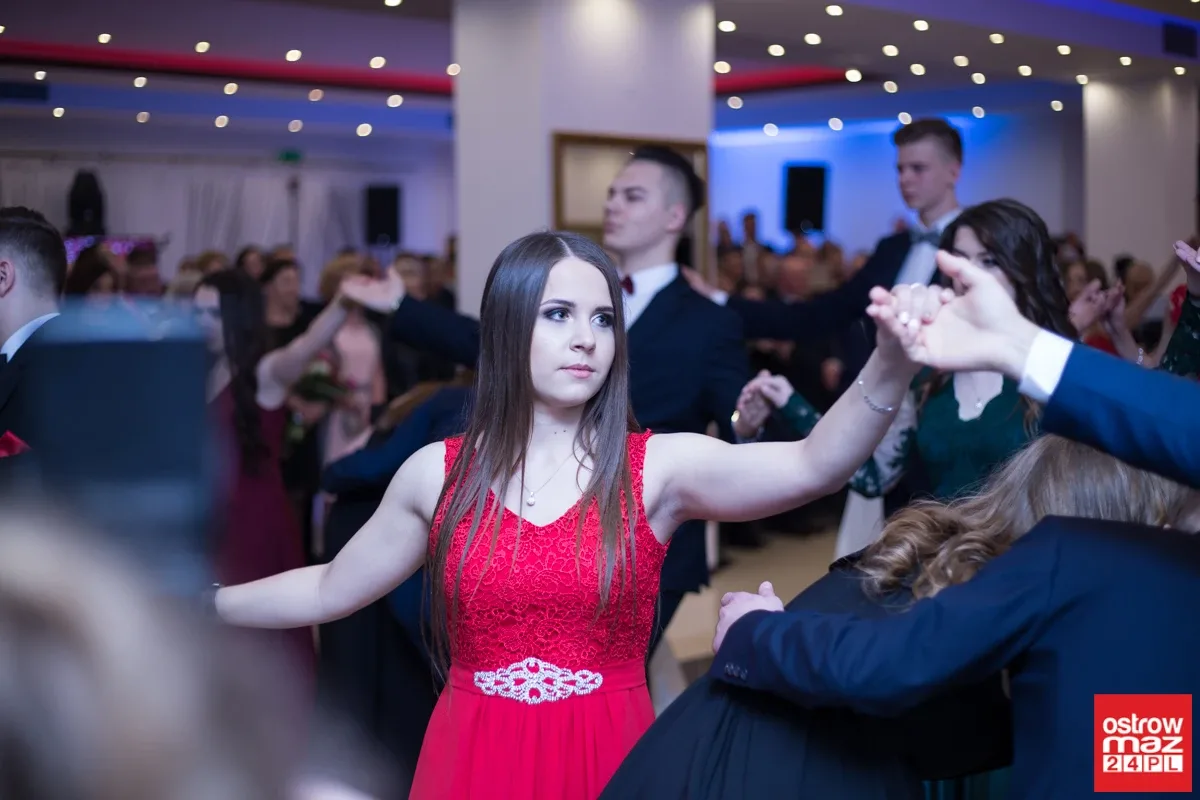 Studniówka maturzystów LO im. M. Kopernika (zdjęcia, wideo)