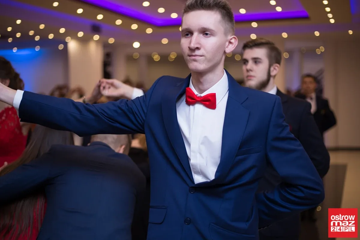 Studniówka maturzystów LO im. M. Kopernika (zdjęcia, wideo)