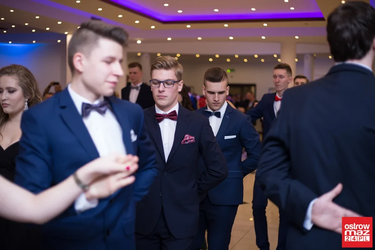 Studniówka maturzystów LO im. M. Kopernika (zdjęcia, wideo)