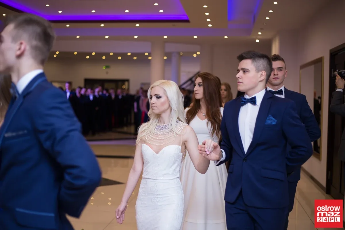 Studniówka maturzystów LO im. M. Kopernika (zdjęcia, wideo)