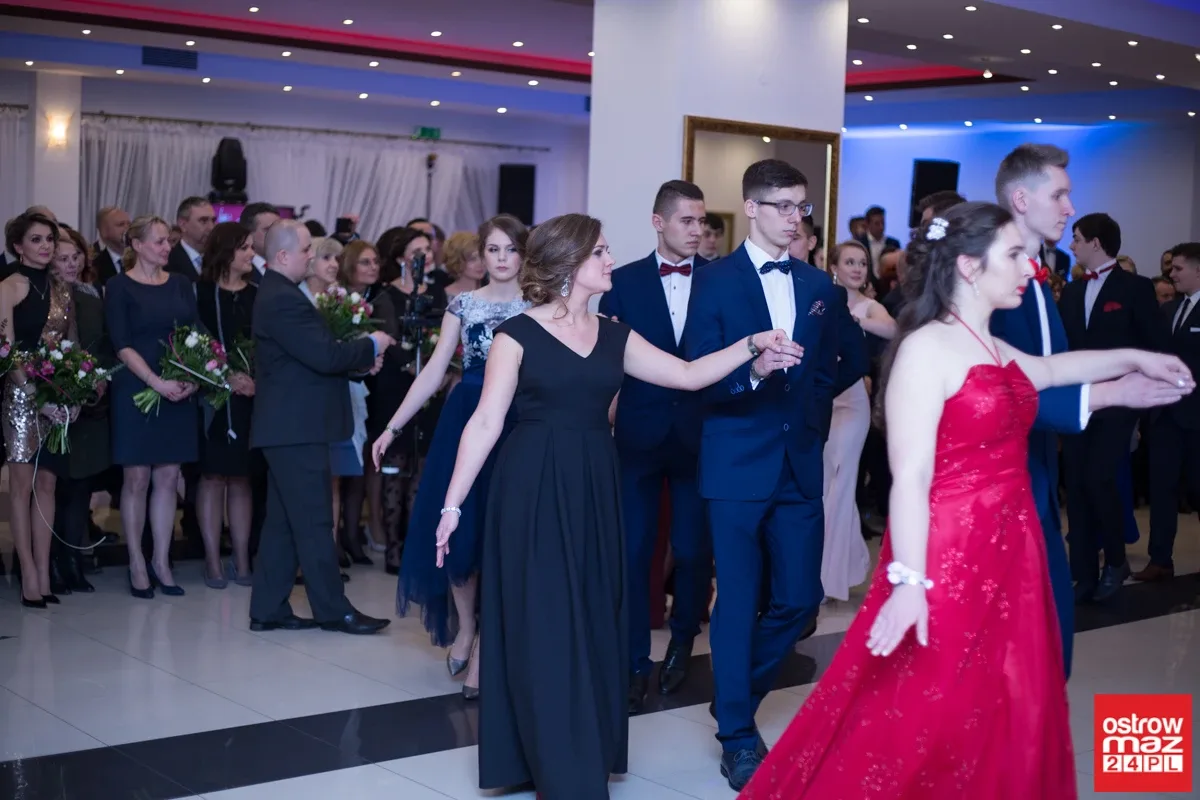 Studniówka maturzystów LO im. M. Kopernika (zdjęcia, wideo)