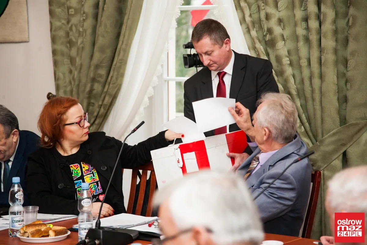 Rewolucja w ostrowskiej radzie miasta (zdjęcia, wideo)