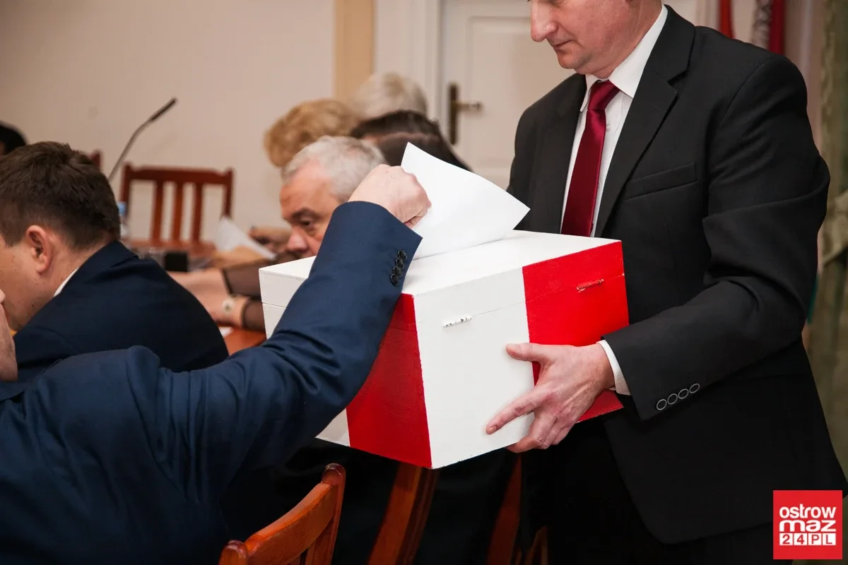 Rewolucja w ostrowskiej radzie miasta (zdjęcia, wideo)
