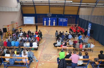 Ślubowanie uczniów pierwszej klasy sportowej w Małkini Górnej (zdjęcia)