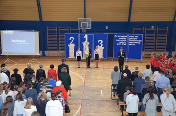 Ślubowanie uczniów pierwszej klasy sportowej w Małkini Górnej (zdjęcia)